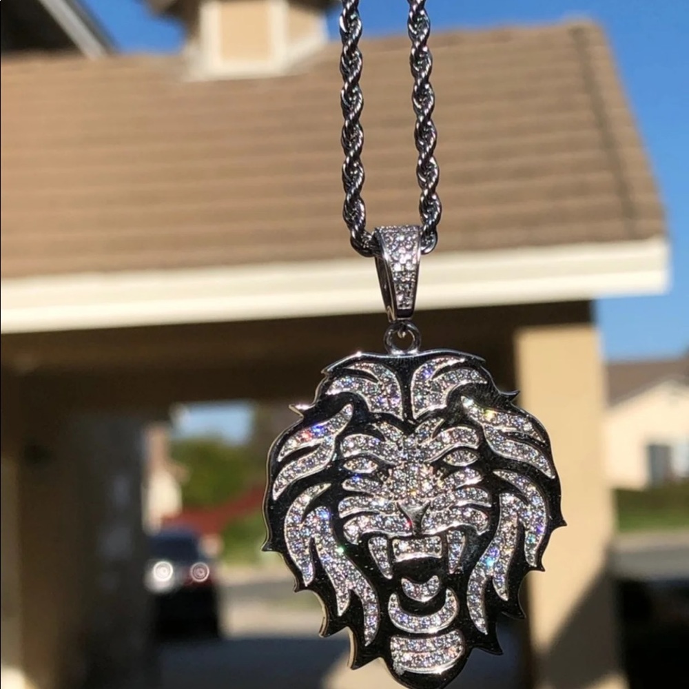 Silver Lion Pendant Chain
